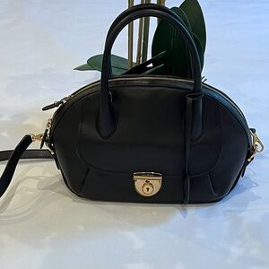 Salvatore Ferragamo: Fiamma, medium tote- Black